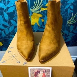 Indigo rd. Dark Natural suede booties, women’s size 9.5